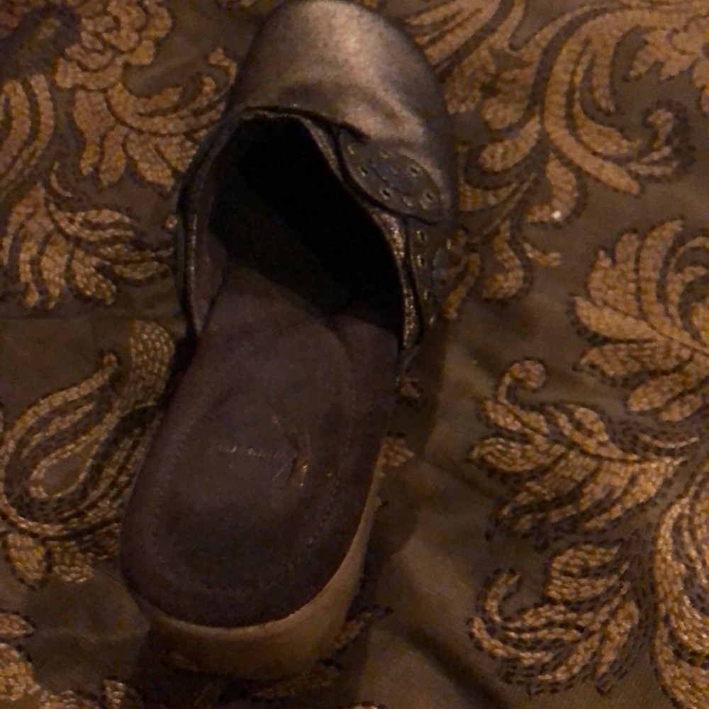 Shoes - Picture 9 of 10